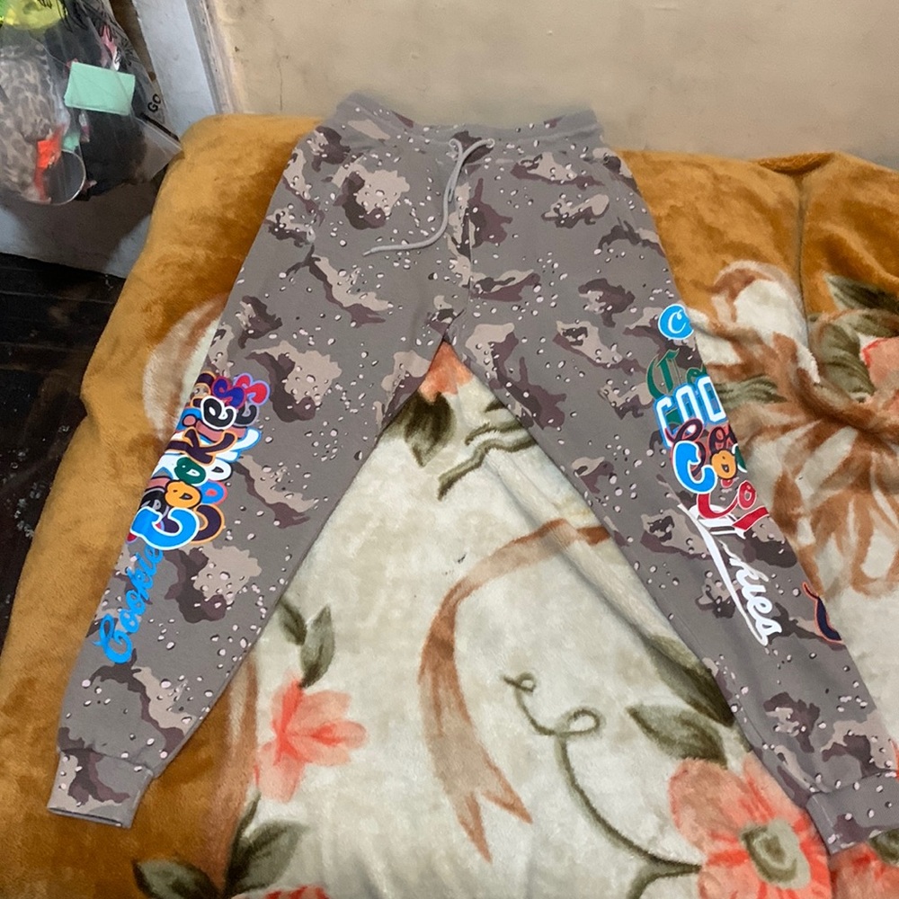 Cookies sweatpants camo size L